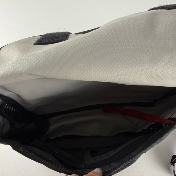 Timbuk2 Black Classic Messenger Bag - Picture 6 of 13